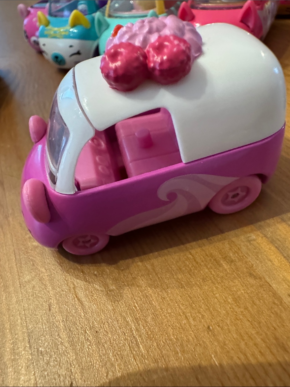 Shopkins Cutie Cars Lot with Carrying Case - Picture 9 of 15